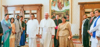 14dec2015 president meets pope-1