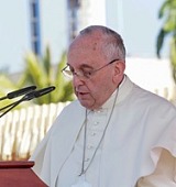 pope blessing atarrival 10jan2015